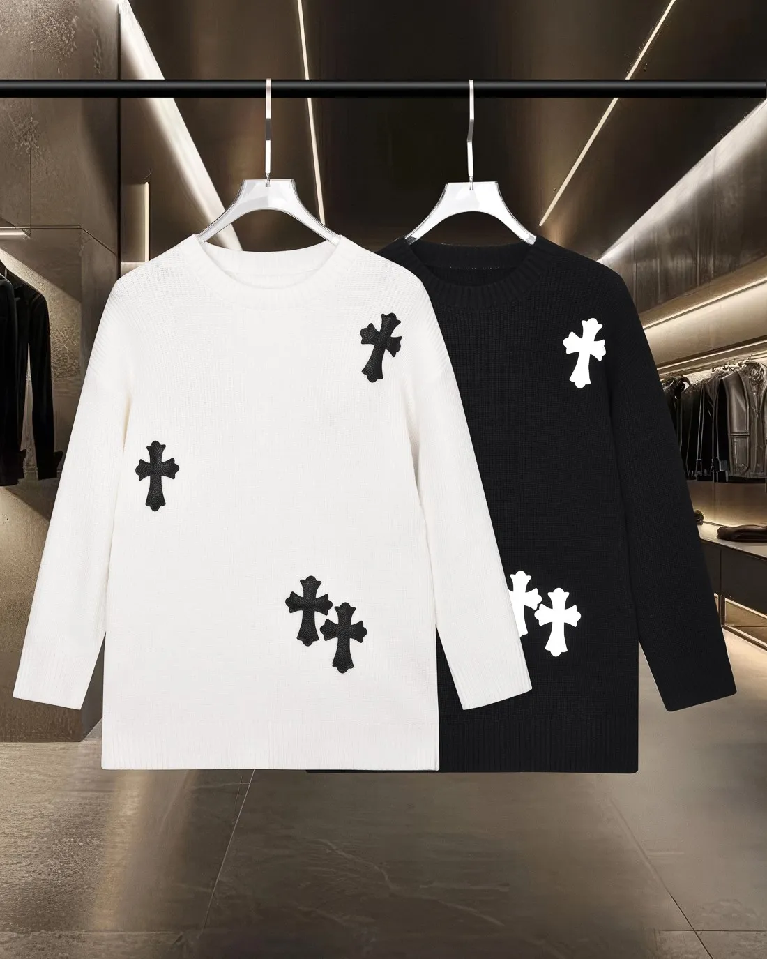 P276 (✅ Safe to recommend, sufficient stock) Chrome Hearts/Chrome Hearts 25Fw Classic CH Cross ✝ Logo Badge OS Loose Fit Drop Shoulder Thick Thread Pullover Sweater 2025FW Official Website New Original Fabric Official Same Style Selected Sweater Customization Imported Wool Blended Fabric High-End Version, Counter Customized Fabric Highly breathable and comfortable, exquisitely crafted, with impeccable detail processing, ✅Customized logo engraved buttons, complete with three labels. Brand element design concept reflects high quality. It feels delicate and soft! Presenting a casual cut, the upper body shape is great 🐍 Color; black and white Size: M-XXXL